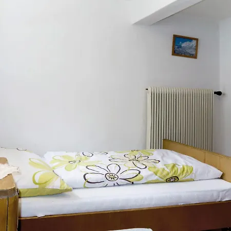 Huber By Interhome Grins