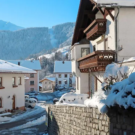 Huber By Interhome Grins